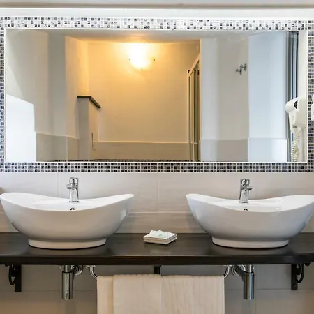 Отель La Playa Кала-Гононе