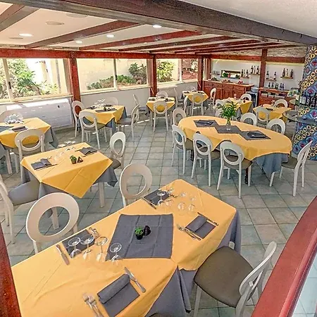 La Playa Hotel