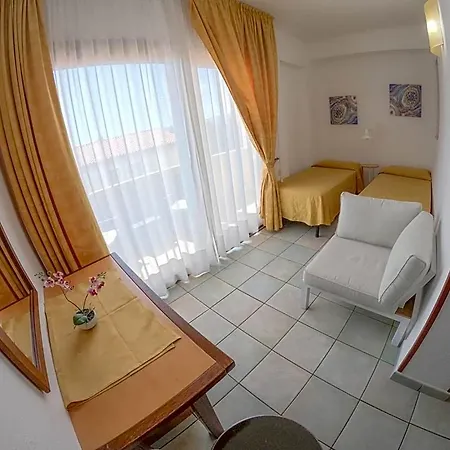 La Playa Hotel