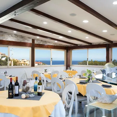 La Playa Hotel
